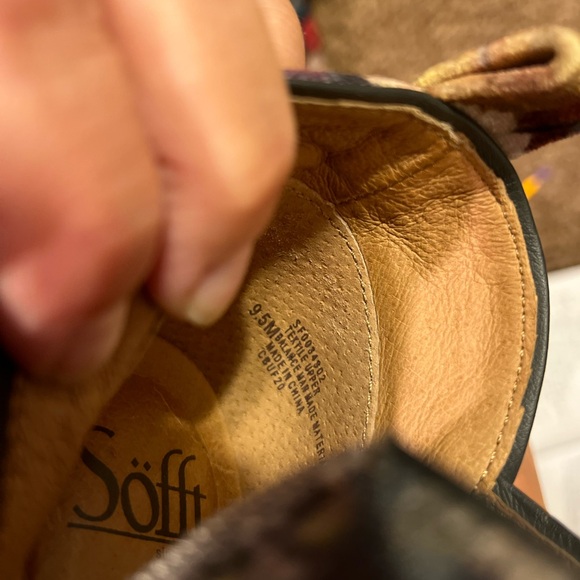 Sofft Brand Floral Bootie. Size 9 - Picture 5 of 10